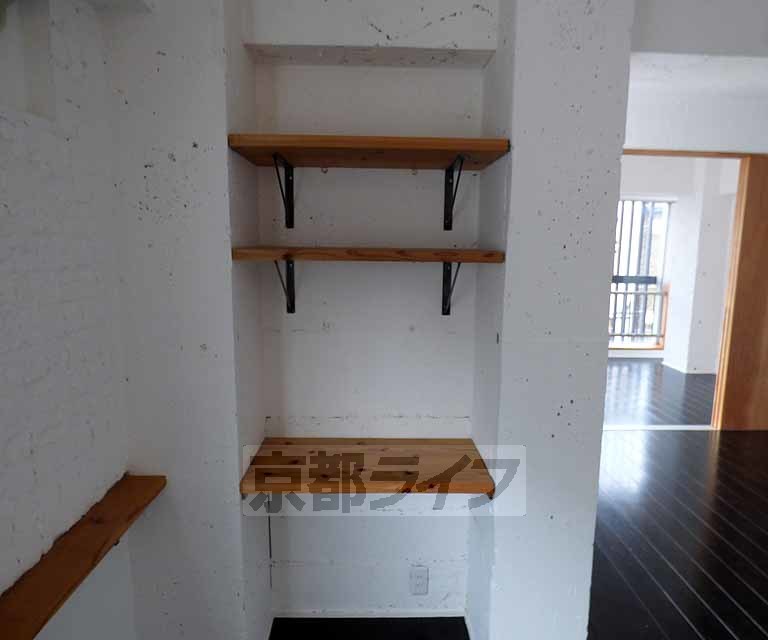 収納　なにを飾るも良し