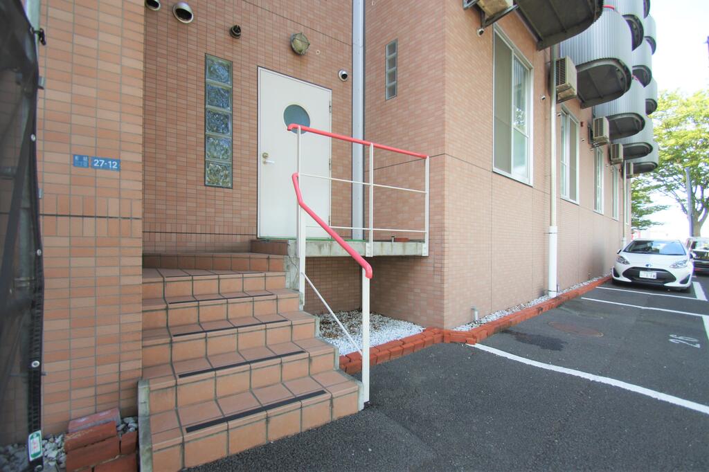 仙台市地下鉄東西線 薬師堂駅 徒歩28分 5階建 築23年の外観写真