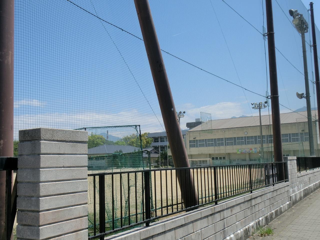 中学校　南中学校（中学校）まで470m