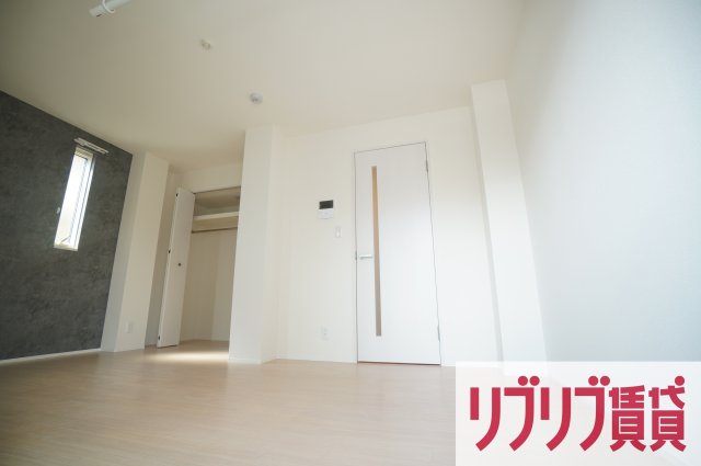 ＪＲ総武線 千葉駅 徒歩6分 5階建 築4年の居間写真