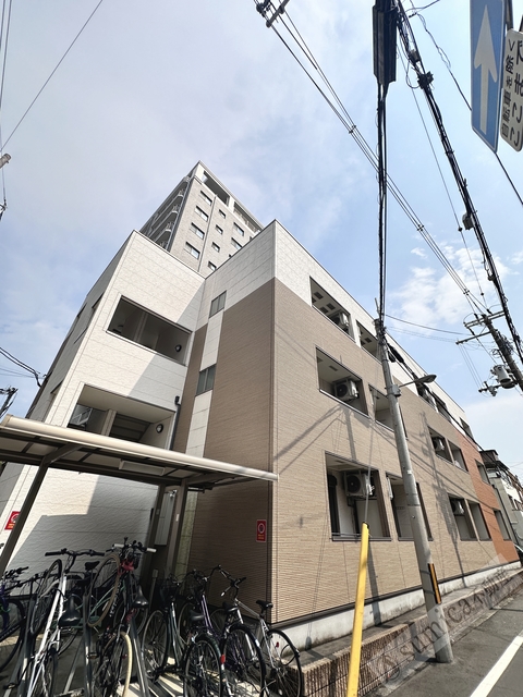 建物外観　駅まで２分の好立地