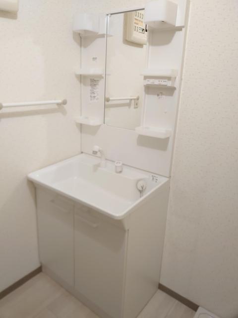 洗面設備　シャワー付洗面化粧台