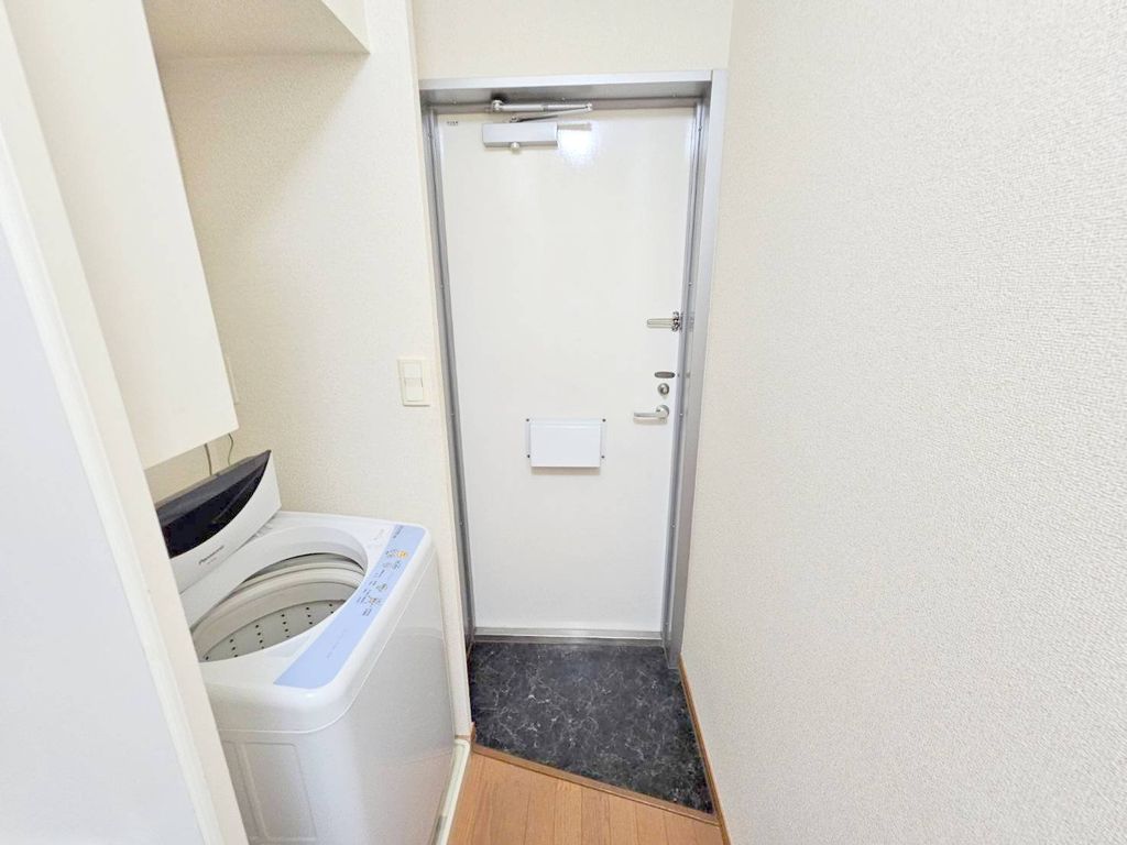 レオパレスさきの玄関写真