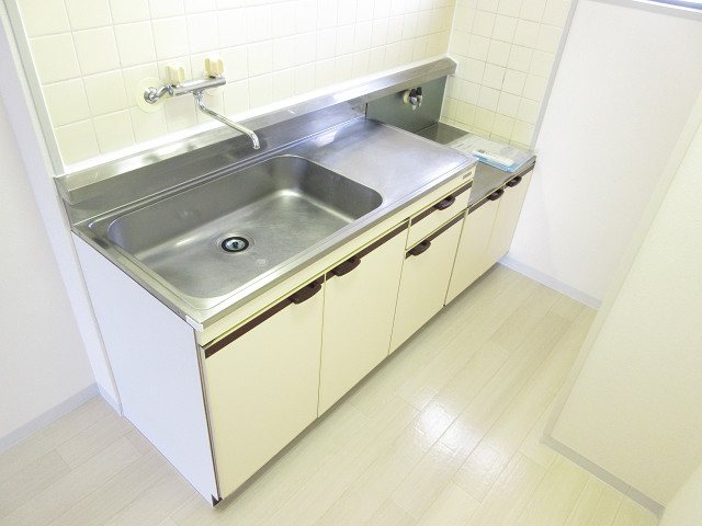 ＪＲ高崎線 上尾駅 徒歩7分 3階建 築36年のキッチン写真