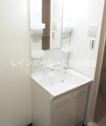 洗面設備　反転タイプです。