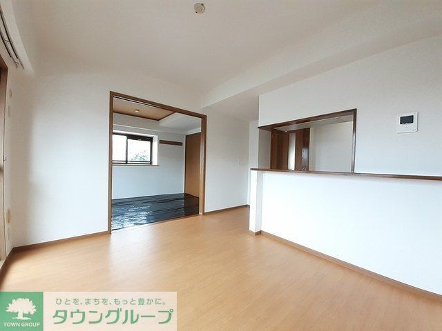 小田急江ノ島線 藤沢本町駅 徒歩17分 4階建 築25年の居間写真