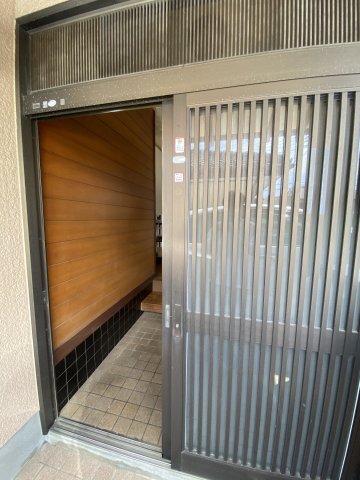 万野原新田戸建の玄関写真
