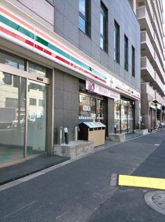 コンビニ　セブンイレブン（コンビニ）まで65m