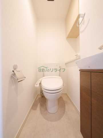 トイレ　別部屋の画像になります。