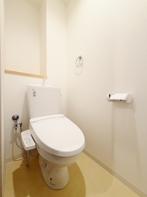 阪急千里線 吹田駅 徒歩5分 3階建 築1年のトイレ写真