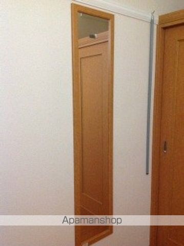 レオパレスリトルマウンティンIIIの玄関写真