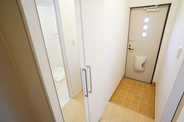 クレセントDの玄関写真