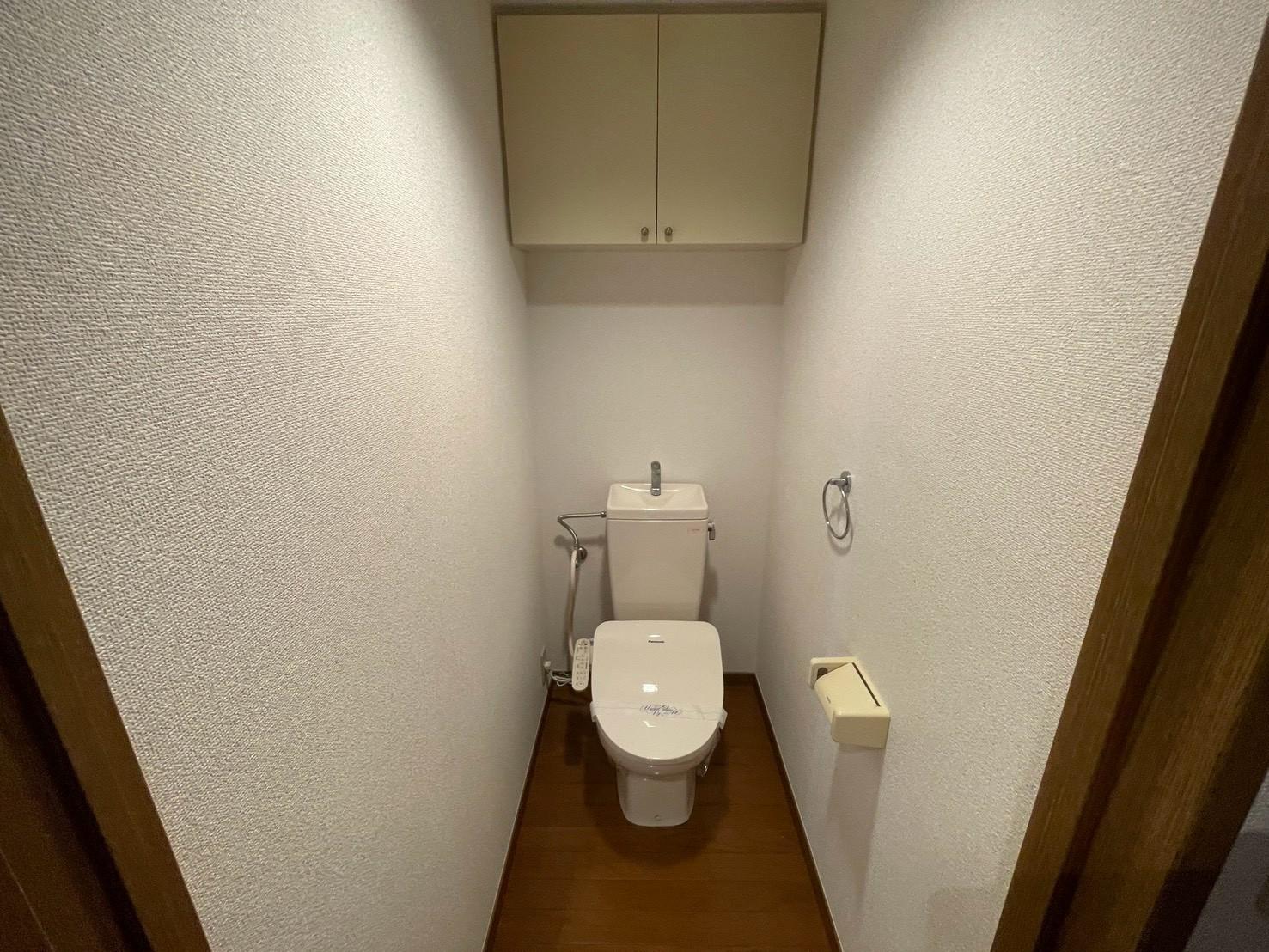トイレ　温水洗浄便座付きのトイレです