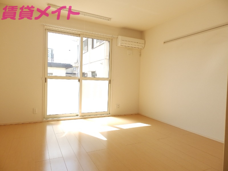 居室・リビング　別部屋参考写真です