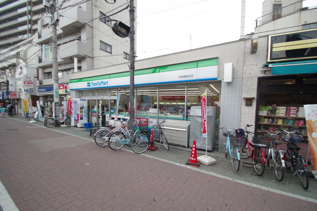 コンビニ　ファミリーマート中野沼袋二丁目店（コンビニ）まで375m