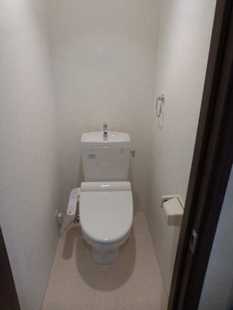 阪急京都線 淡路駅 徒歩6分 3階建 築16年のトイレ写真