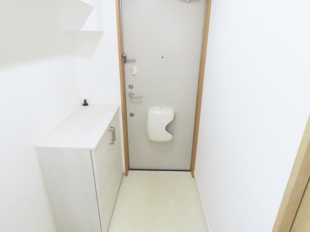 玄関　※別号室のお写真になります