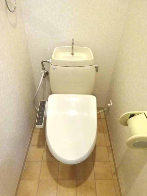 東急東横線 武蔵小杉駅 徒歩9分 2階建 築33年のトイレ写真