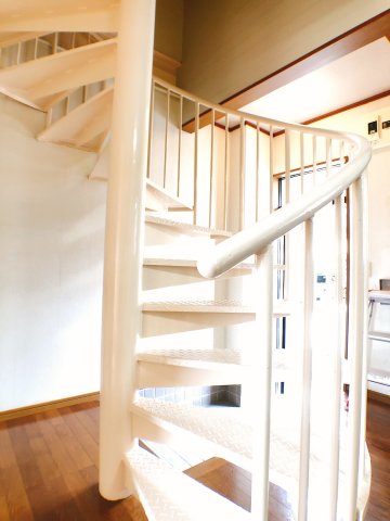 その他共有部分　2Fへ続く★