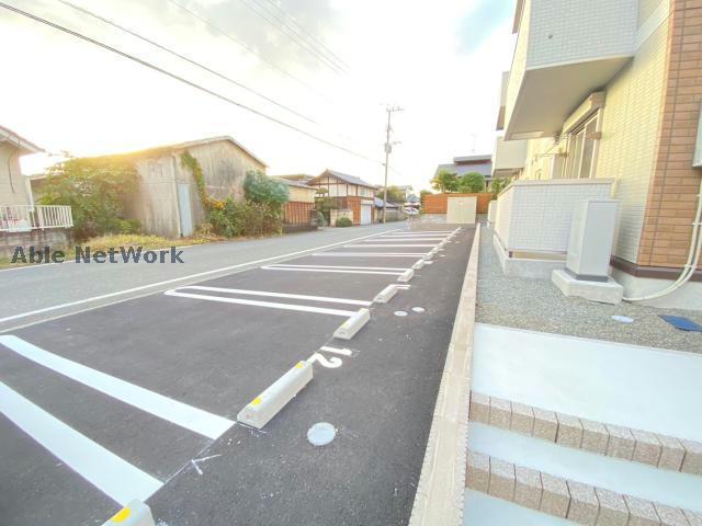 駐車場　駐車場