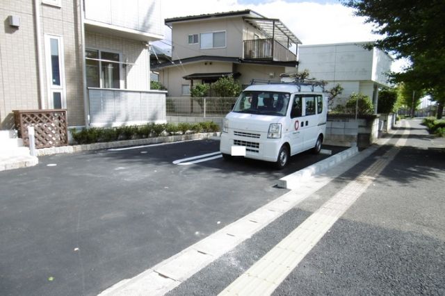 【仙台市宮城野区鶴ケ谷のアパートの駐車場】