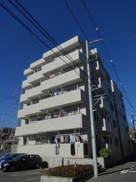 横浜市栄区小菅ケ谷のマンションの建物外観