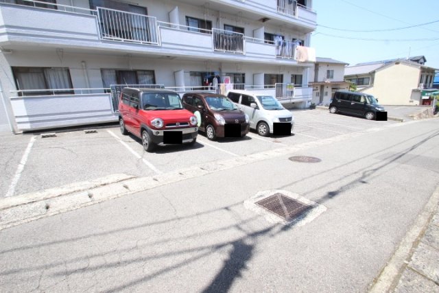 【安芸郡府中町八幡のマンションの駐車場】