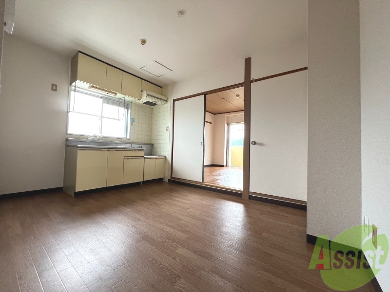 居室・リビング　リビングを撮影しました。生活のメインとなるお部屋ですね。