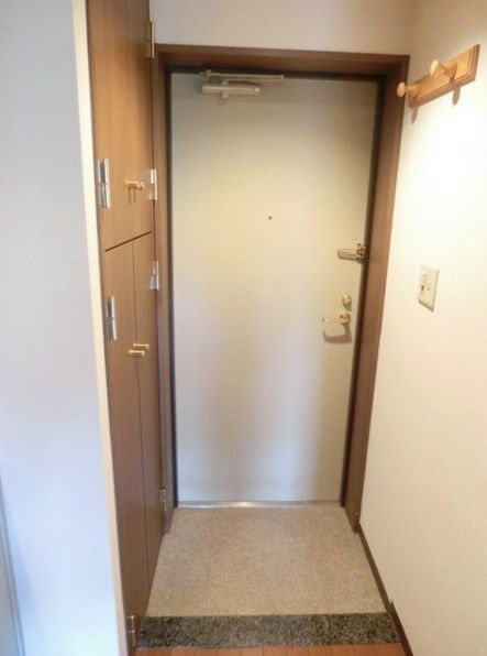 玄関　家具家電付きマンション