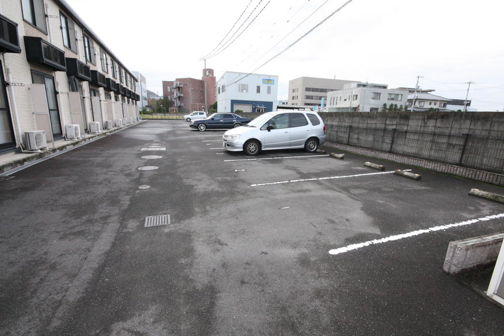 【高松市多肥上町のアパートの駐車場】