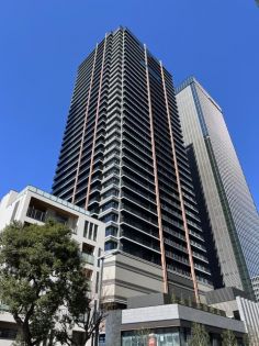 【新宿区西新宿のマンションの建物外観】