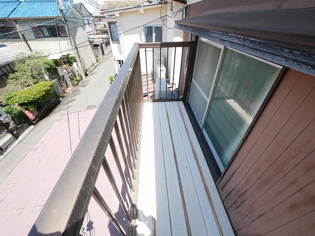 バルコニー　バルコニーからの眺めを楽しみながら食事をしませんか