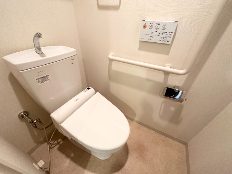 阪急京都線 大阪梅田駅 徒歩4分 31階建 築16年のトイレ写真