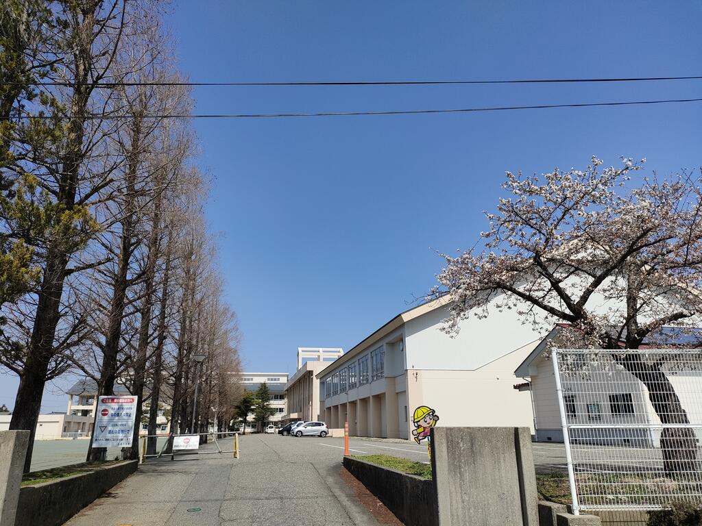 小学校　五泉市立五泉小学校（小学校）まで355m