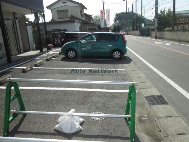 【アネックスＳの駐車場】