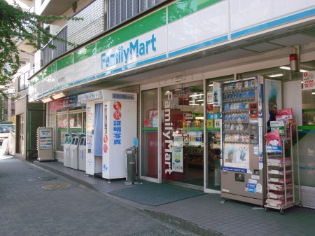 【横浜市南区新川町のマンションのコンビニ】