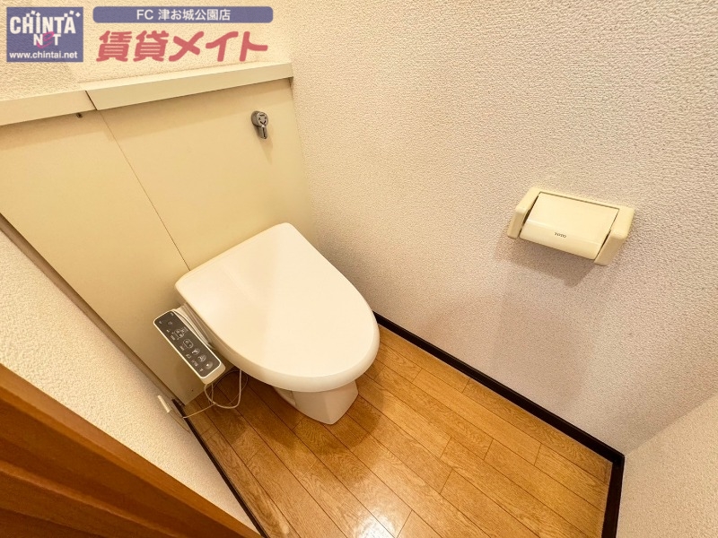 トイレ　同型参考写真