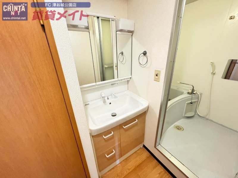 洗面設備　同型参考写真