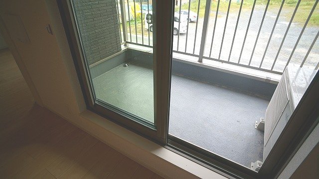 バルコニー　暖かな日差しのふりそそぐバルコニー