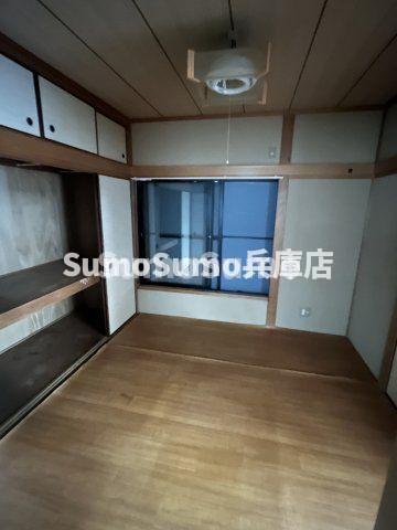 その他部屋・スペース　落ち着いた色調の寝室です