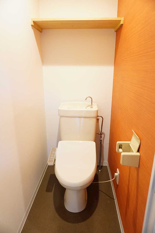 トイレ　快適な温水洗浄便座付き