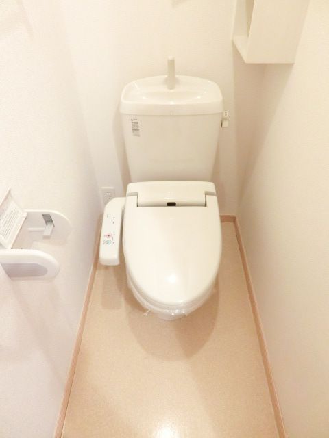 トイレ　ウォシュレット付きです。