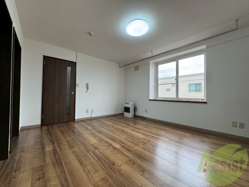 居室・リビング　広くてキレイなお部屋が広がっていて、充実した生活が送れそう。