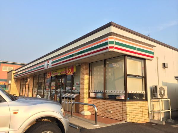 コンビニ　セブンイレブン（コンビニ）まで30m