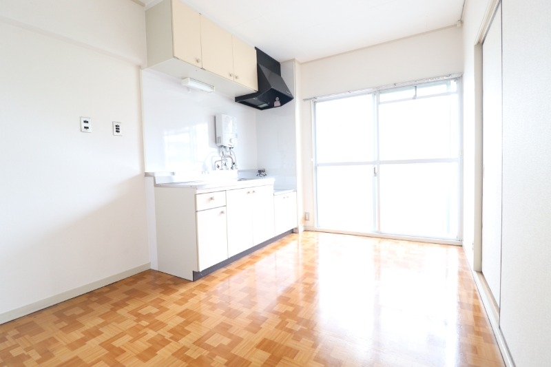 居室・リビング　南向きから光が差し込んでます