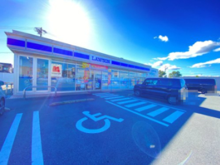 コンビニ　ローソン松阪大津町店（コンビニ）まで197m