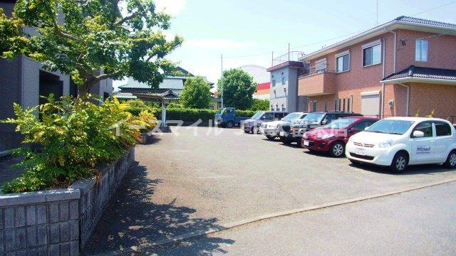 駐車場　車をお持ちの方に嬉しい駐車場付きの物件です