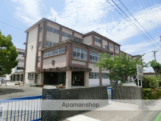 小学校　中郡小学校（小学校）まで842m