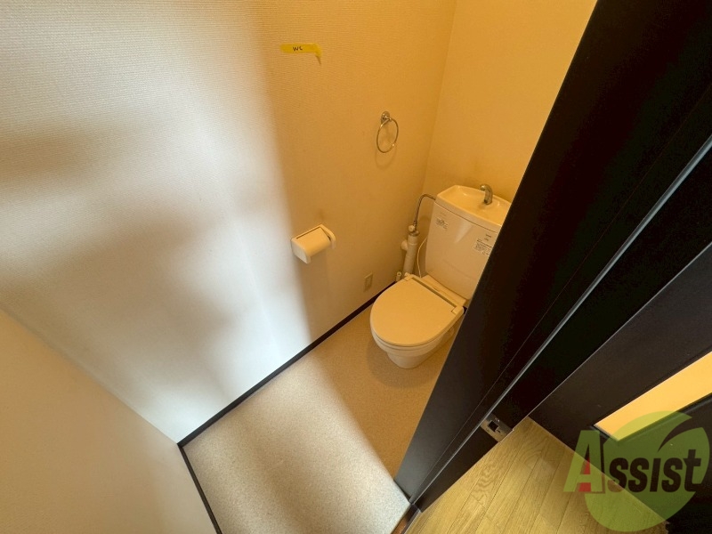 トイレ　こちらはトイレです。清潔感があり、安心して使用できます。