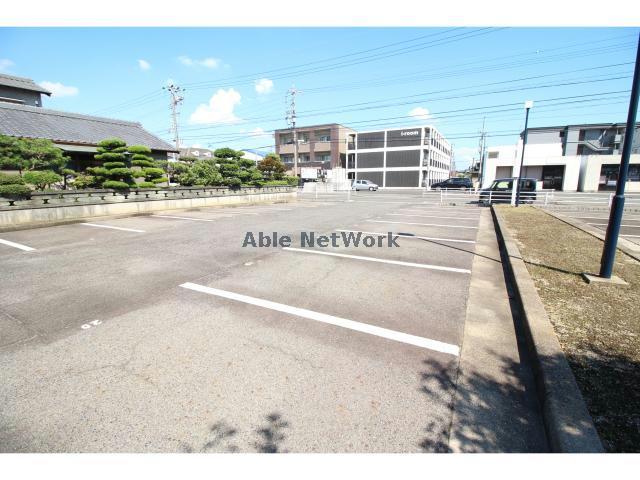 駐車場　駐車場